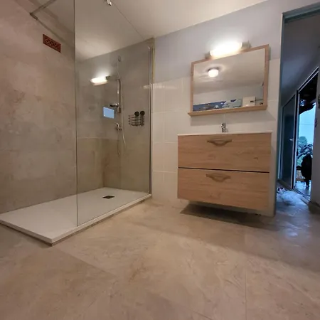 Дом отдыха Maison Indivi 4-6 Pers Face A La Grand Jardin Ideal Famille Avec Animaux Saint Clair Ле-Лаванду