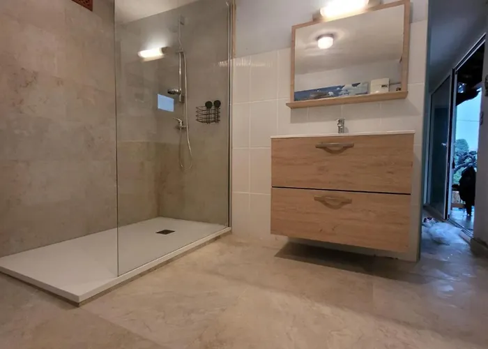 Semesterbostad Maison Indivi 4-6 Pers Face A La Grand Jardin Ideal Famille Avec Animaux Saint Clair Le Lavandou